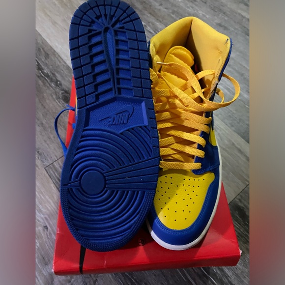 Royal Blue & Yellow Jordan 1’s. Worn once no creases. - Picture 1 of 3